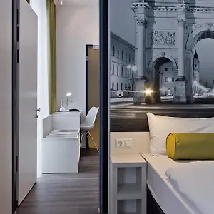 Super 8 By Wyndham North Отель Мюнхен